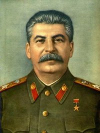 Лужков решил почаще развешивать плакаты со Сталиным