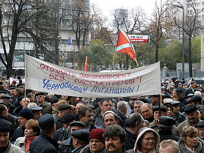 Новый Регион: ''Афганцы'' повалили забор и прорвались на площадь перед Верховной Радой (Добавлены новые ФОТО)