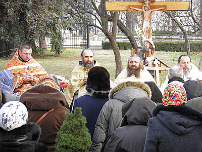 Новый Регион: В Киеве на месте снесенного храма Московского Патриархата прошел молебен (ФОТО)