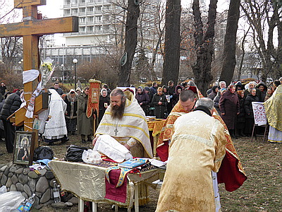 Новый Регион: В Киеве на месте снесенного храма Московского Патриархата прошел молебен (ФОТО)